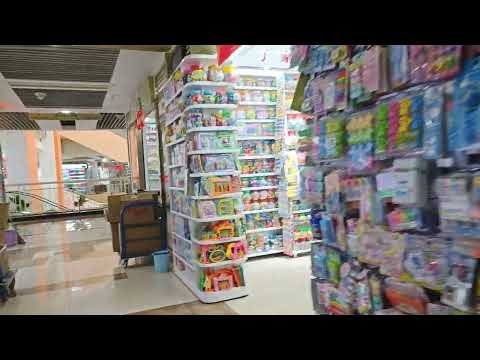 Footage of the Yiwu International Trade City aisles filmed by an independent trader